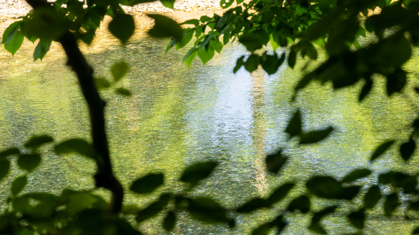 hinter dem Vordergrund